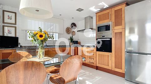 Foto 2 de Casa adosada de alquiler en Avenida Ocho de Abril, San Antonio de Benagéber, Valencia