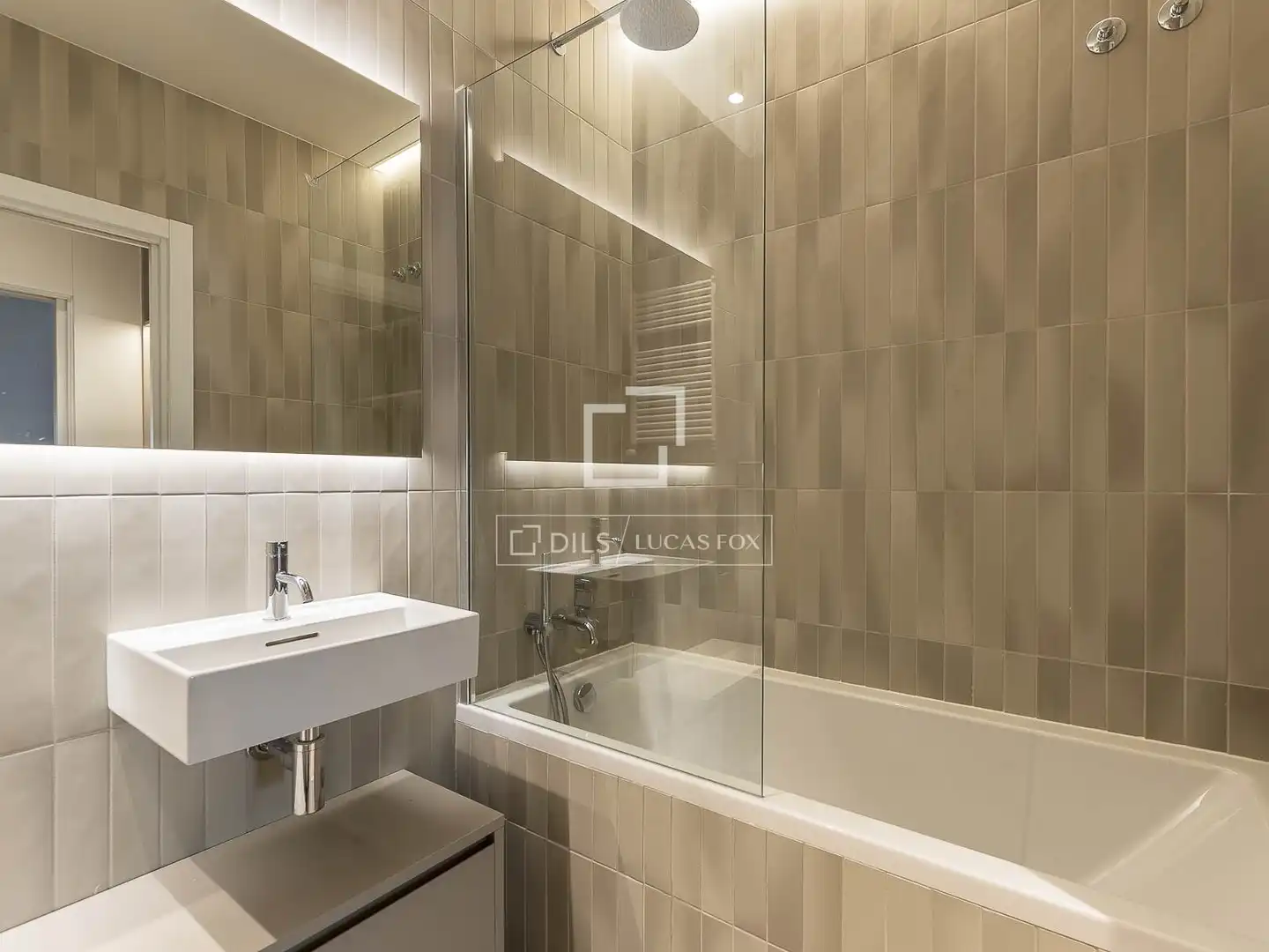 Baño de Ático en venta en Barcelona con Aire acondicionado, Calefacción y Terraza