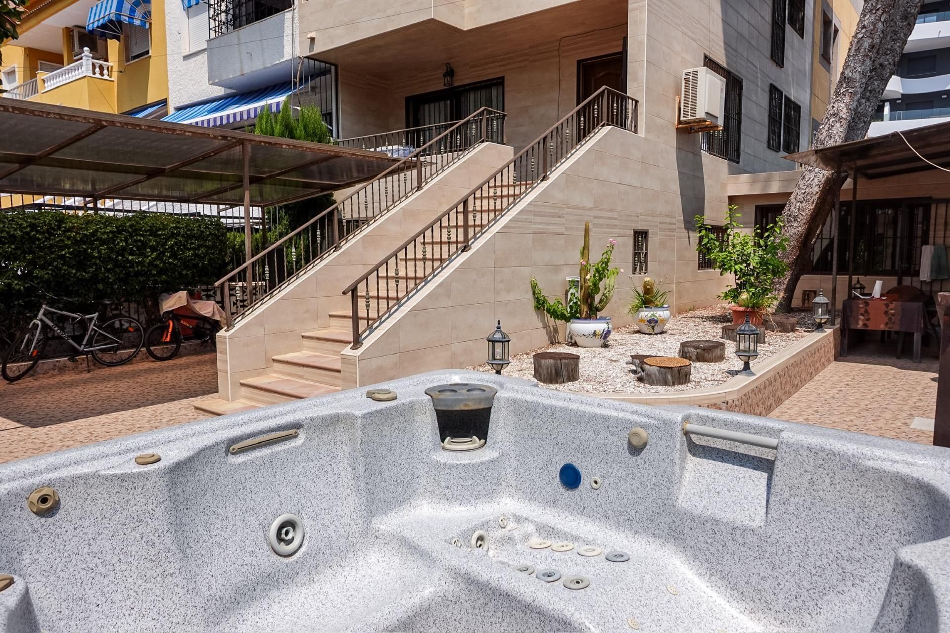 Terrassa de Casa adosada en venda en Torrevieja amb Aire condicionat, Jardí privat i Terrassa