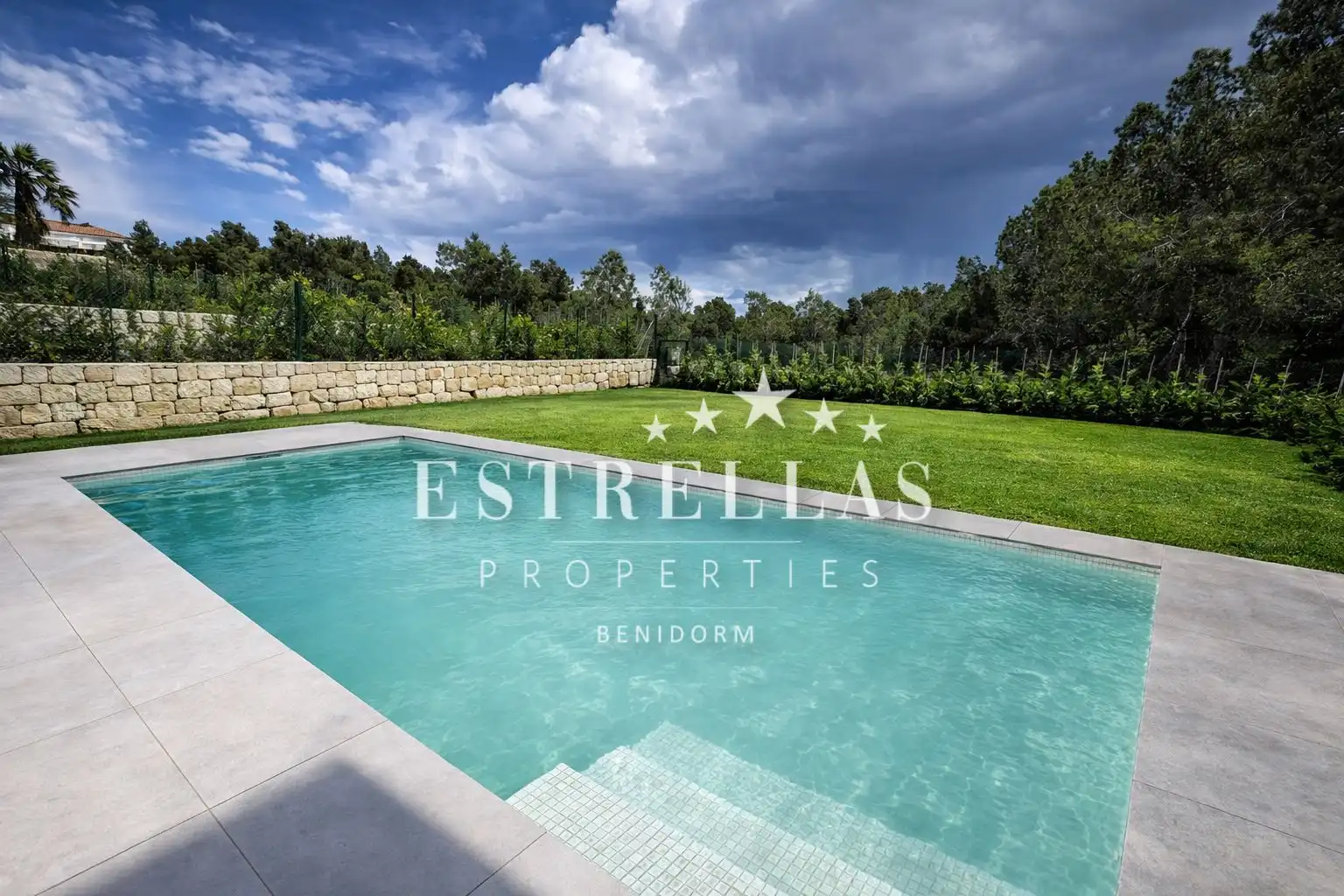 Chalet con piscina en venta en Golf Bahía, imagen 2