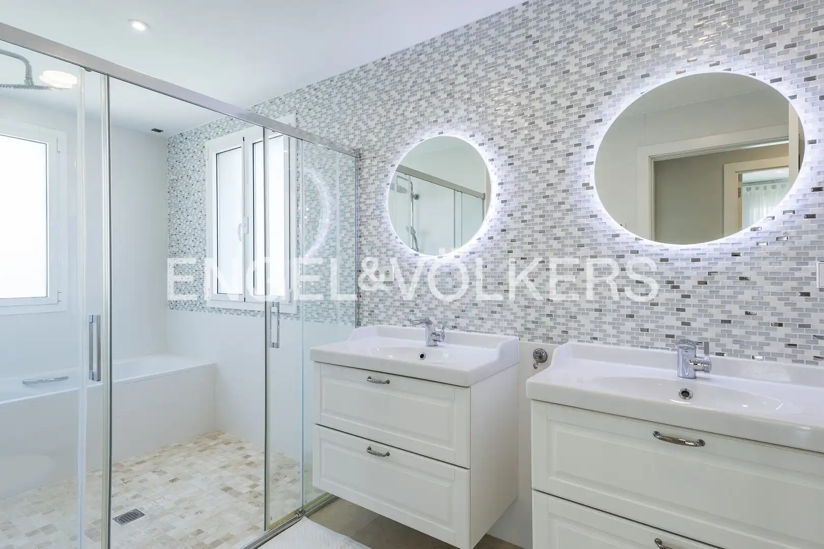 Bathroom of Houses for sale in Castelldefels  with Heating, Private garden and Terrace