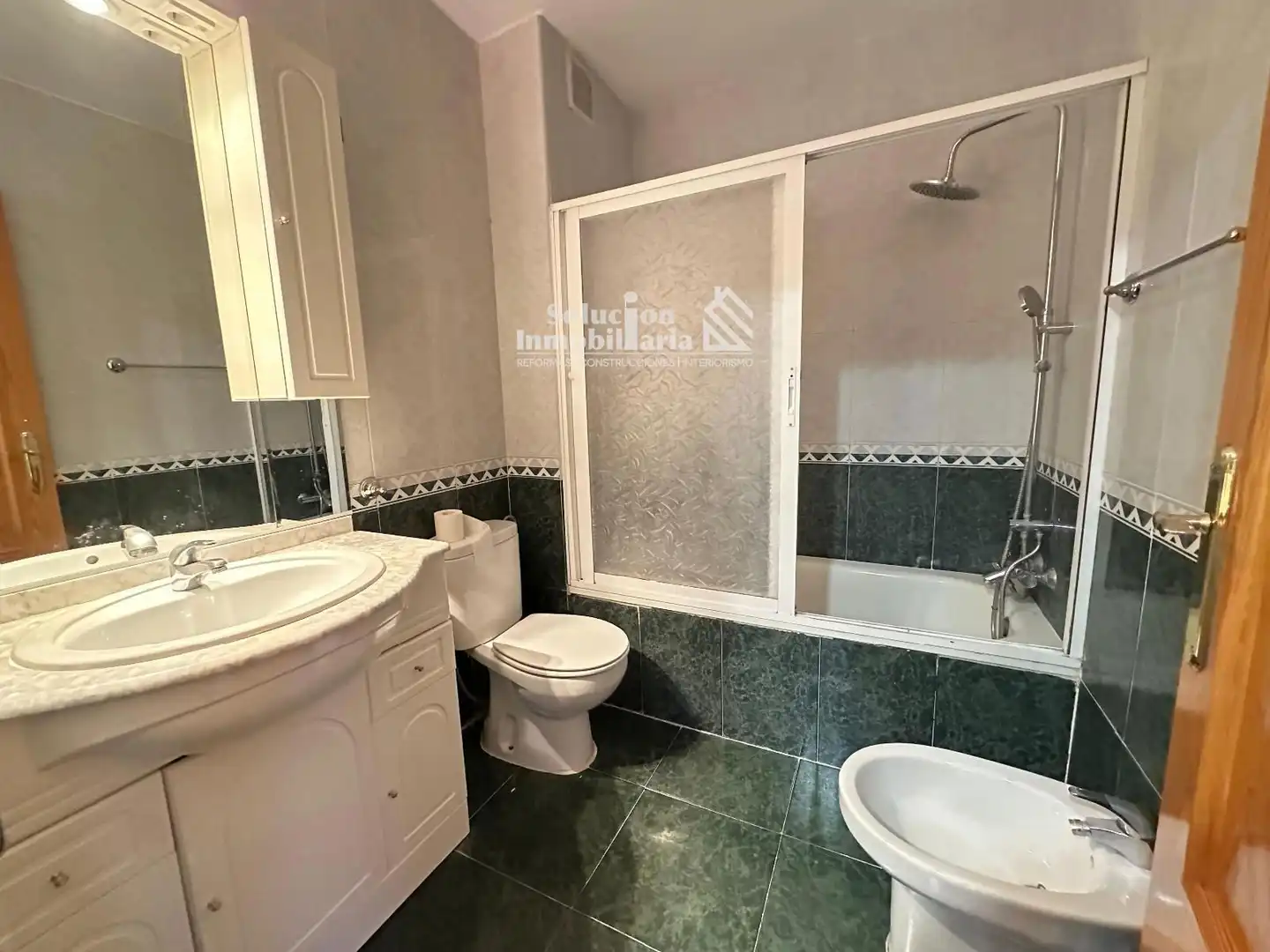 Baño de Casa adosada en venta en Cabrerizos con Calefacción, Terraza y Piscina