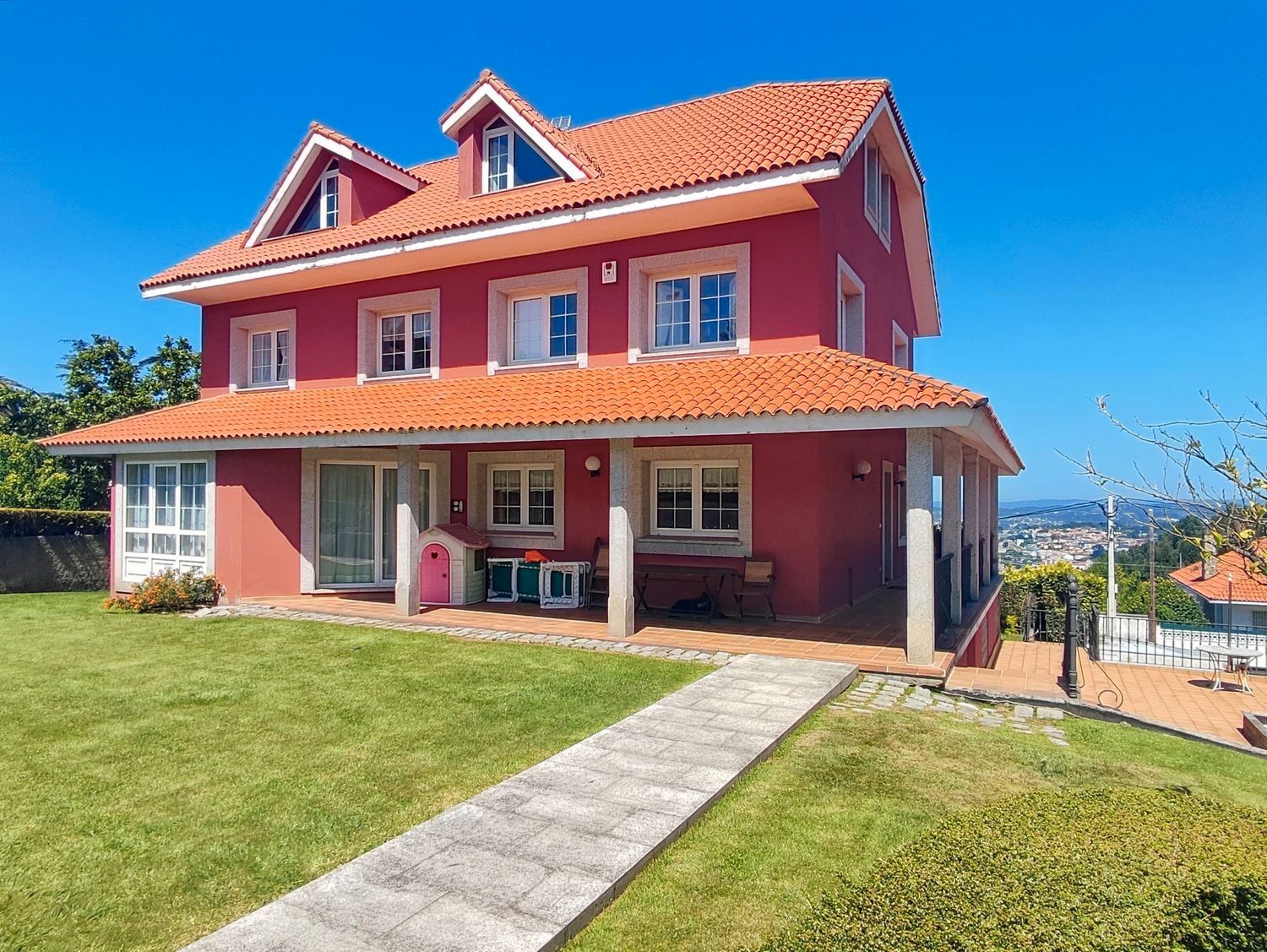 Exterior view of House or chalet for sale in A Coruña Capital   with Heating, Private garden and Parquet flooring