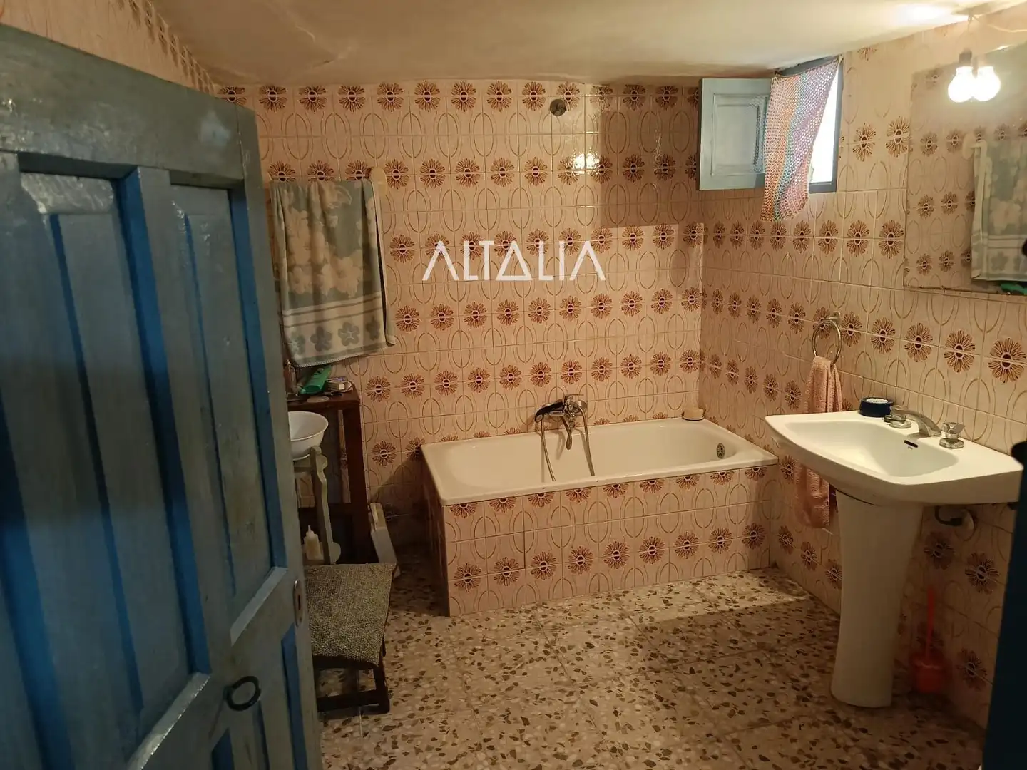 Bathroom of Houses for sale in Sotorribas  with Storage room