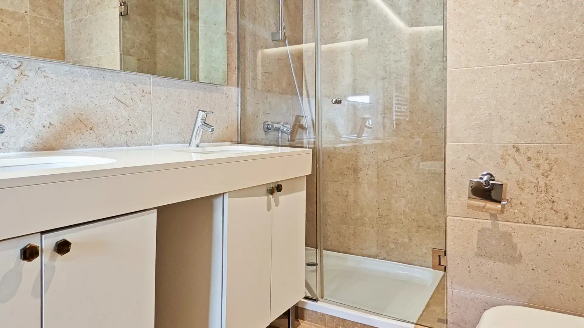 Badezimmer von Dachboden zur Miete in  Palma de Mallorca mit Klimaanlage, Heizung und Parkett