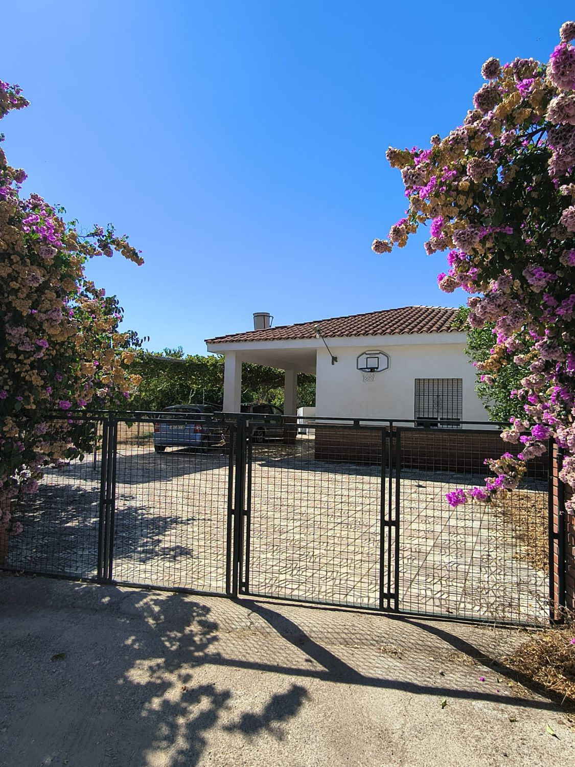 Vista exterior de Casa o xalet en venda en  Córdoba Capital amb Calefacció, Terrassa i Traster