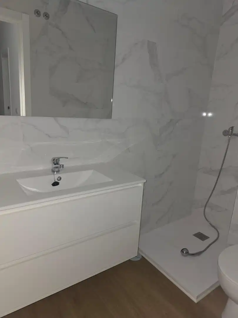 Bathroom of Flat for sale in Mijas