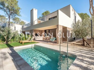 Xalet d'obra nova amb piscina en venda a Avinguda del Pla de Maset