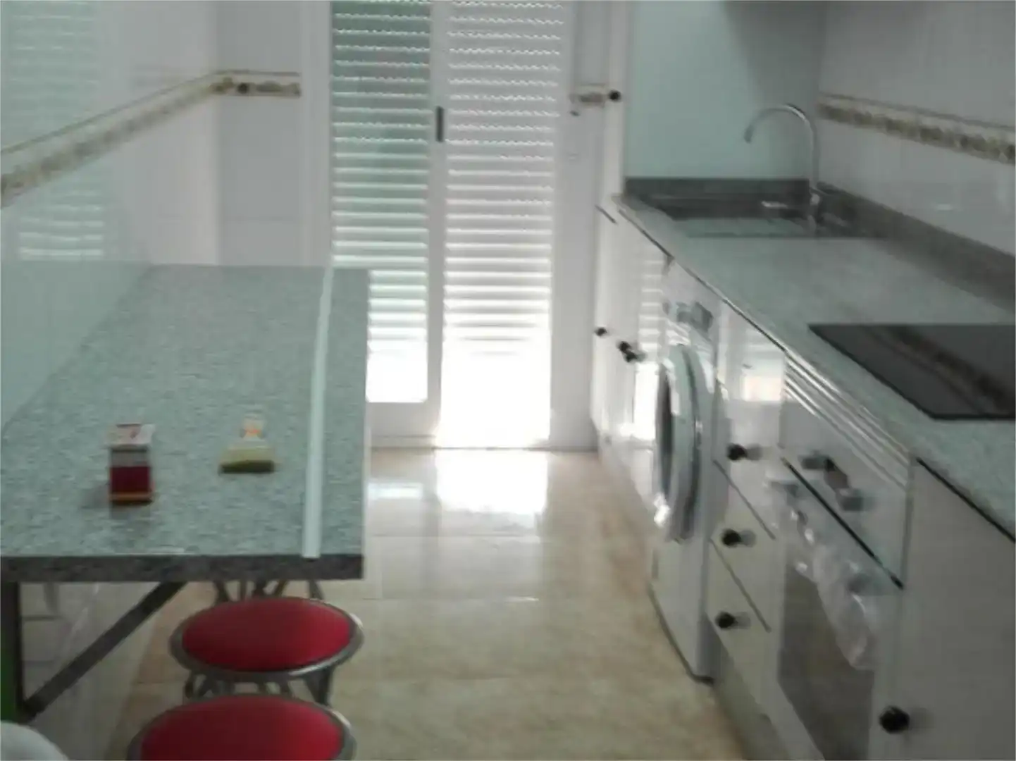 Cuina de Pis de lloguer en Murcia amb Aire condicionat i Moblat