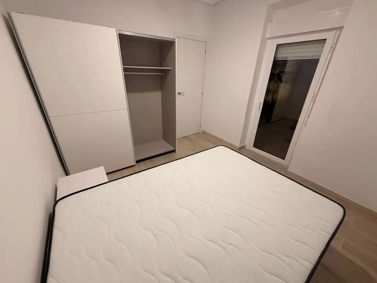 Schlafzimmer von Erdgeschoss zur Miete in Madrid