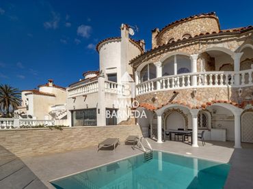 Villa con balcone in vendita a sant maurici  J 1