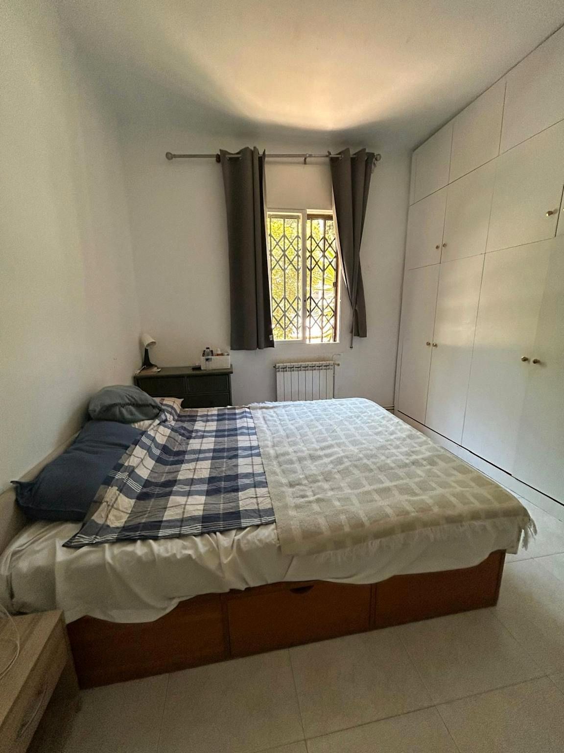 Bedroom of Flat to share in  Barcelona Capital  with Heating, Washing machine and Balcony