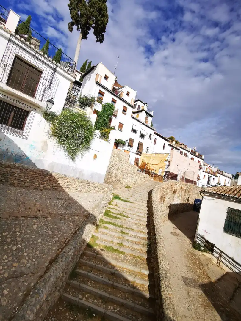 Vista exterior de Pis de lloguer en Granada amb Aire condicionat i Balcó