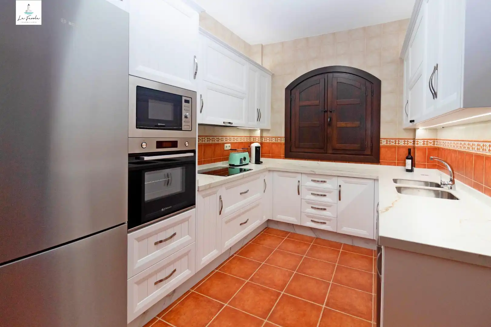 Cuina de Casa adosada de lloguer en Archidona amb Aire condicionat, Terrassa i Moblat