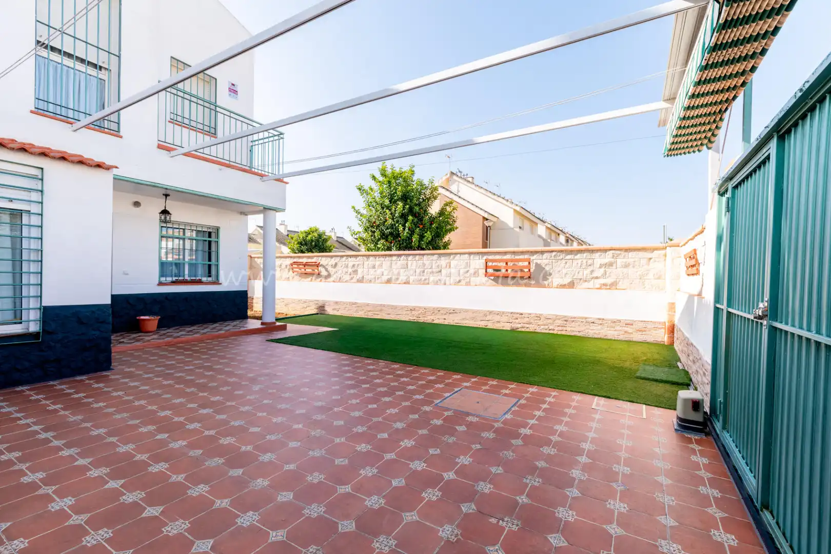 Terrassa de Casa adosada en venda en Huévar del Aljarafe amb Aire condicionat, Jardí privat i Traster