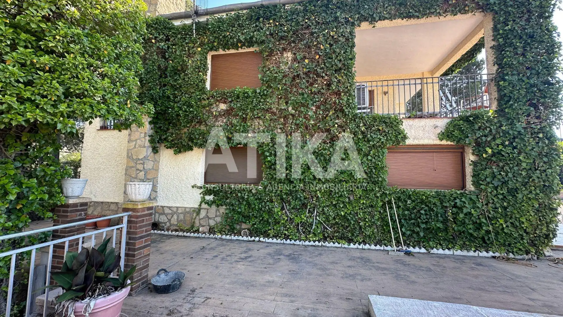 Vista exterior de Casa o xalet en venda en Banyeres de Mariola amb Aire condicionat, Calefacció i Terrassa