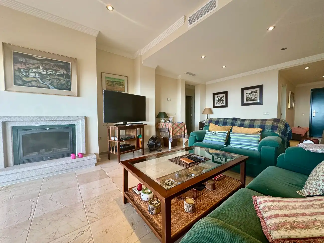 Living room of Apartments for sale in Marbella  with Terrace, Storage room and Furnished