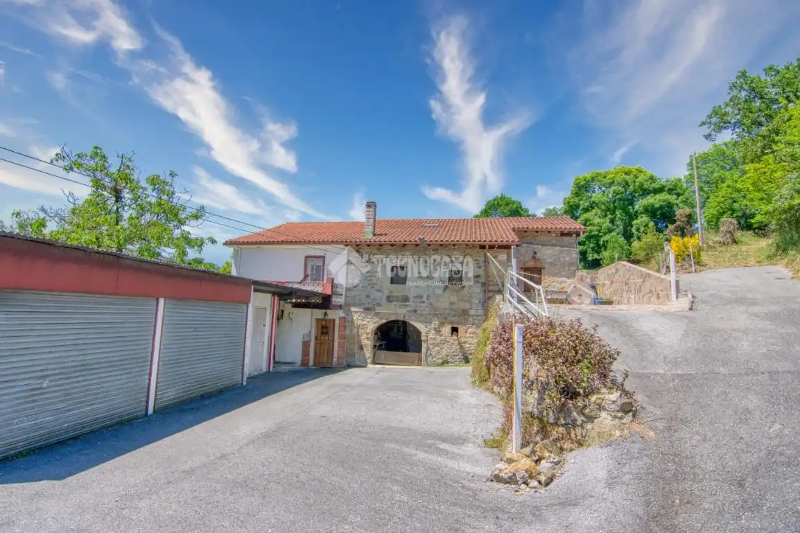 Vista exterior de Finca rústica en venda en Solórzano amb Terrassa i Balcó