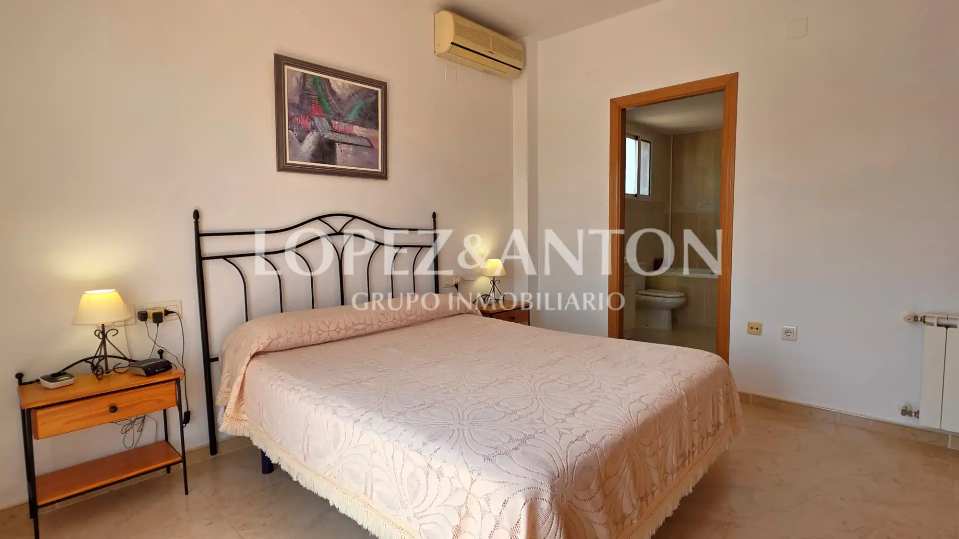 Habitación de Casa o chalet en venta en L'Eliana con Aire acondicionado, Calefacción y Jardín privado