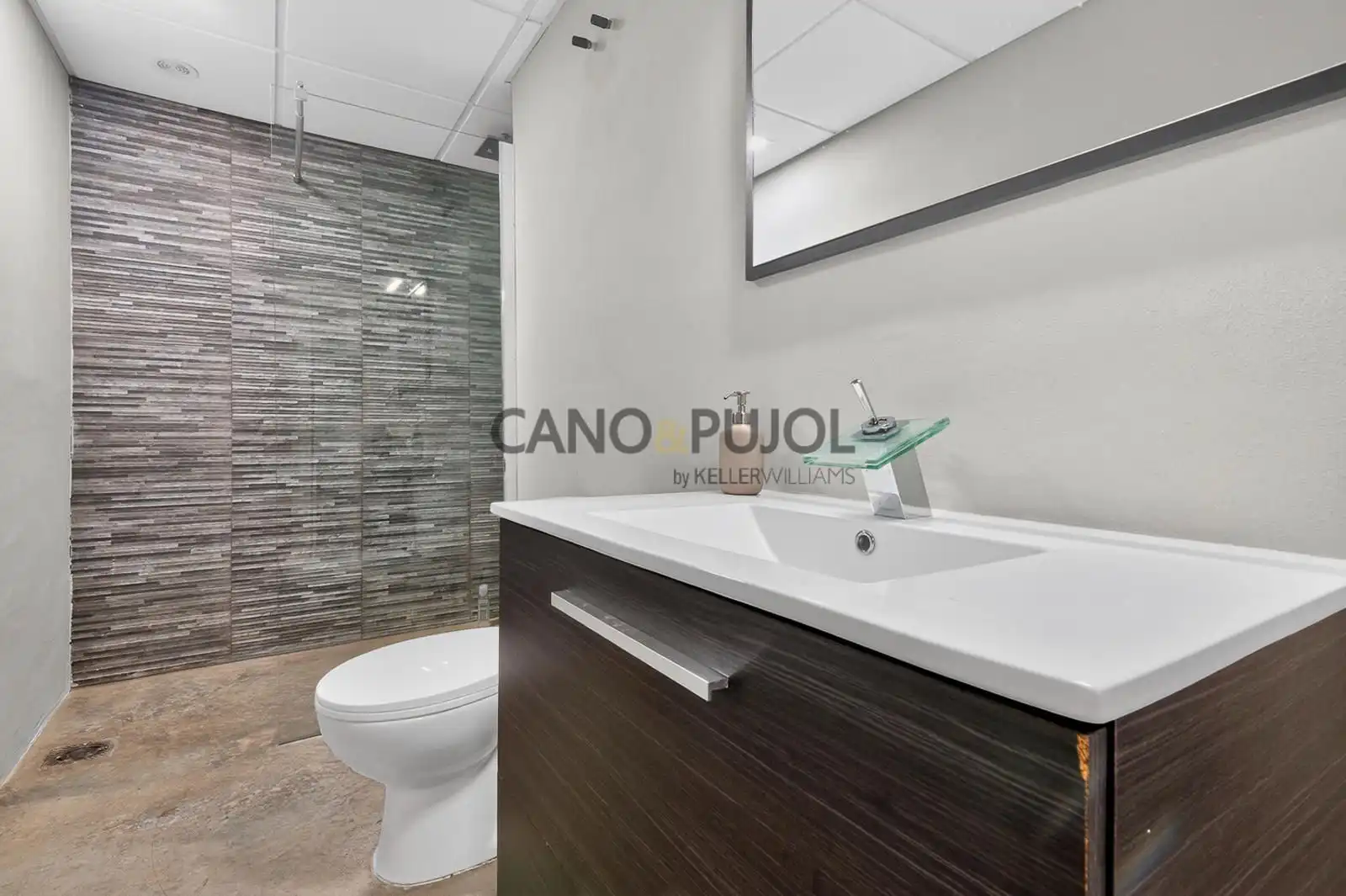 Bathroom of Houses for sale in Terrassa  with Air Conditioner, Heating and Terrace