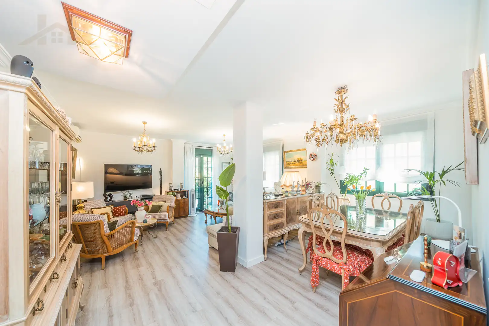 Sala de estar de Piso en venta en San Lorenzo de El Escorial con Aire acondicionado, Jardín privado y Amueblado