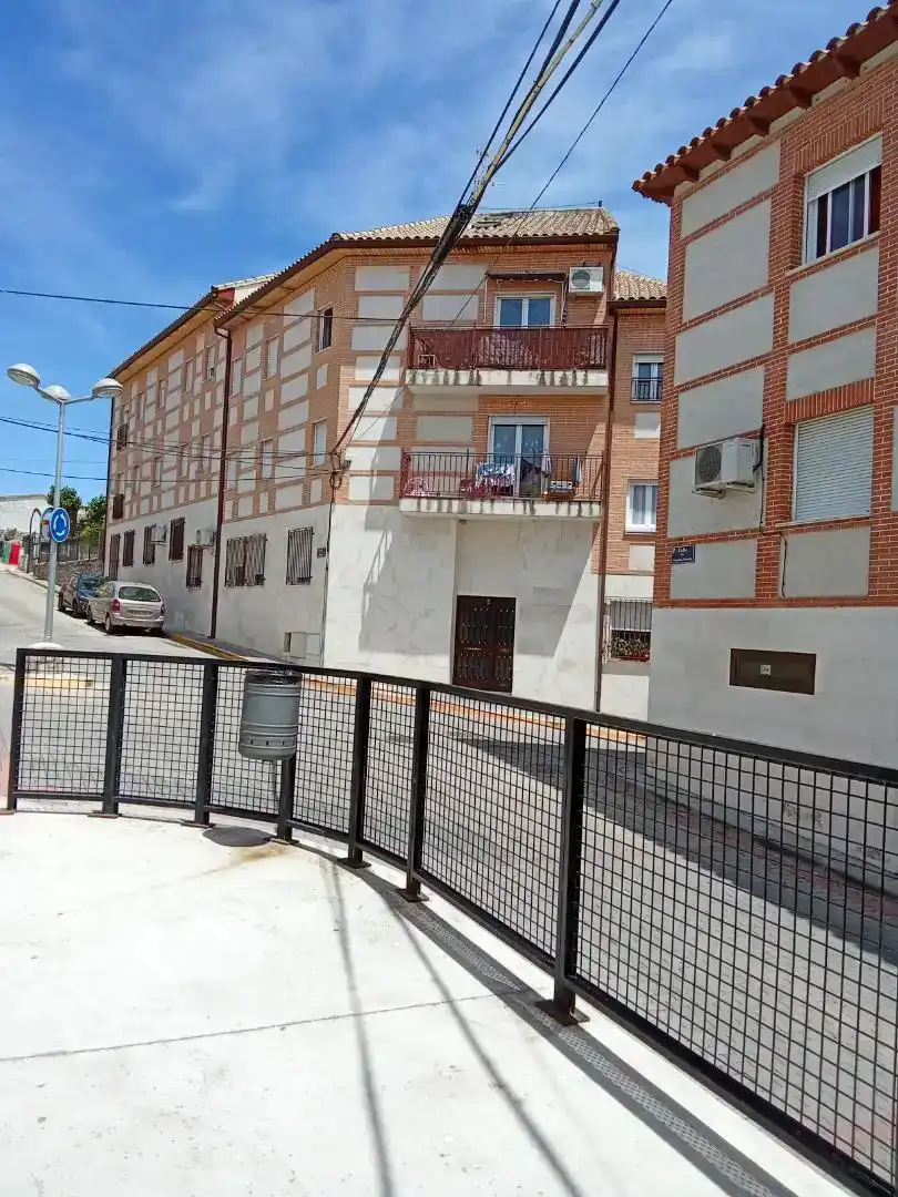 Vista exterior de Piso en venta en Tielmes con Trastero, Amueblado y Horno