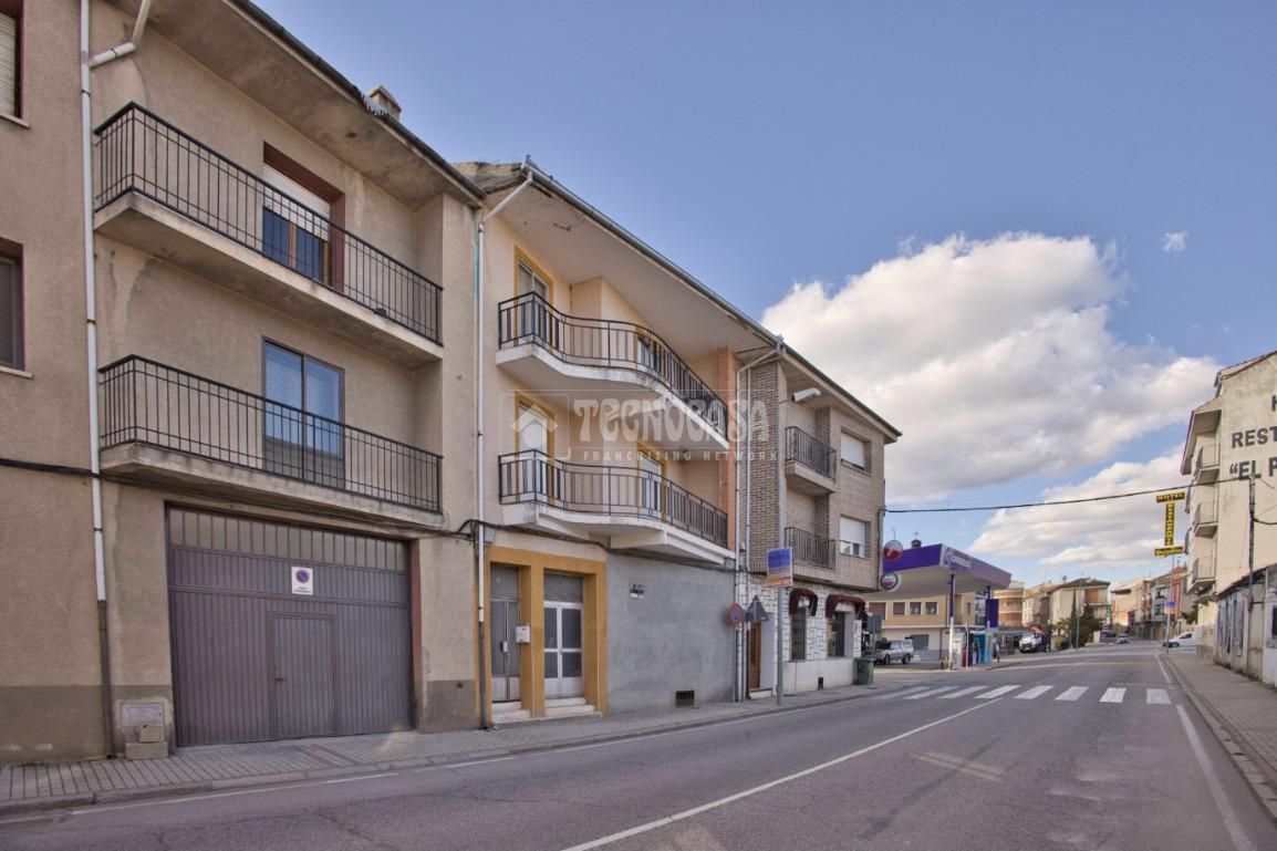 Vista exterior de Edificio en venta en Cantalejo