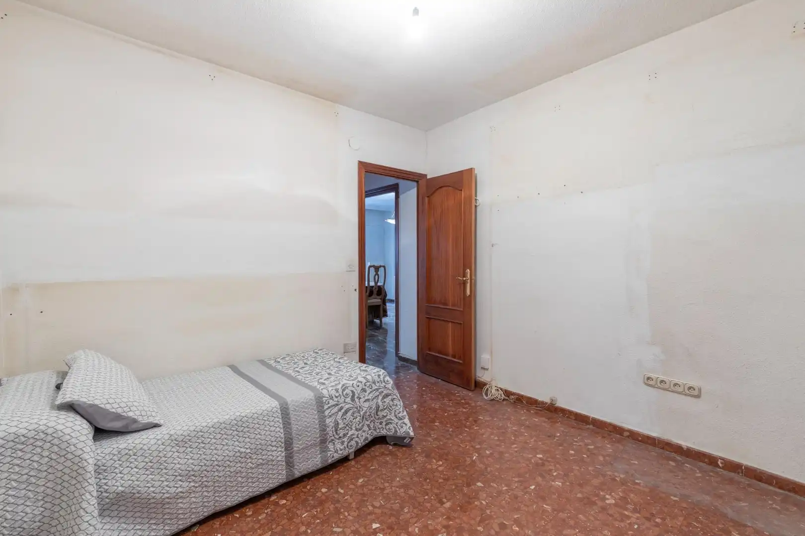 Dormitori de Pis en venda en Granada amb Calefacció i Balcó