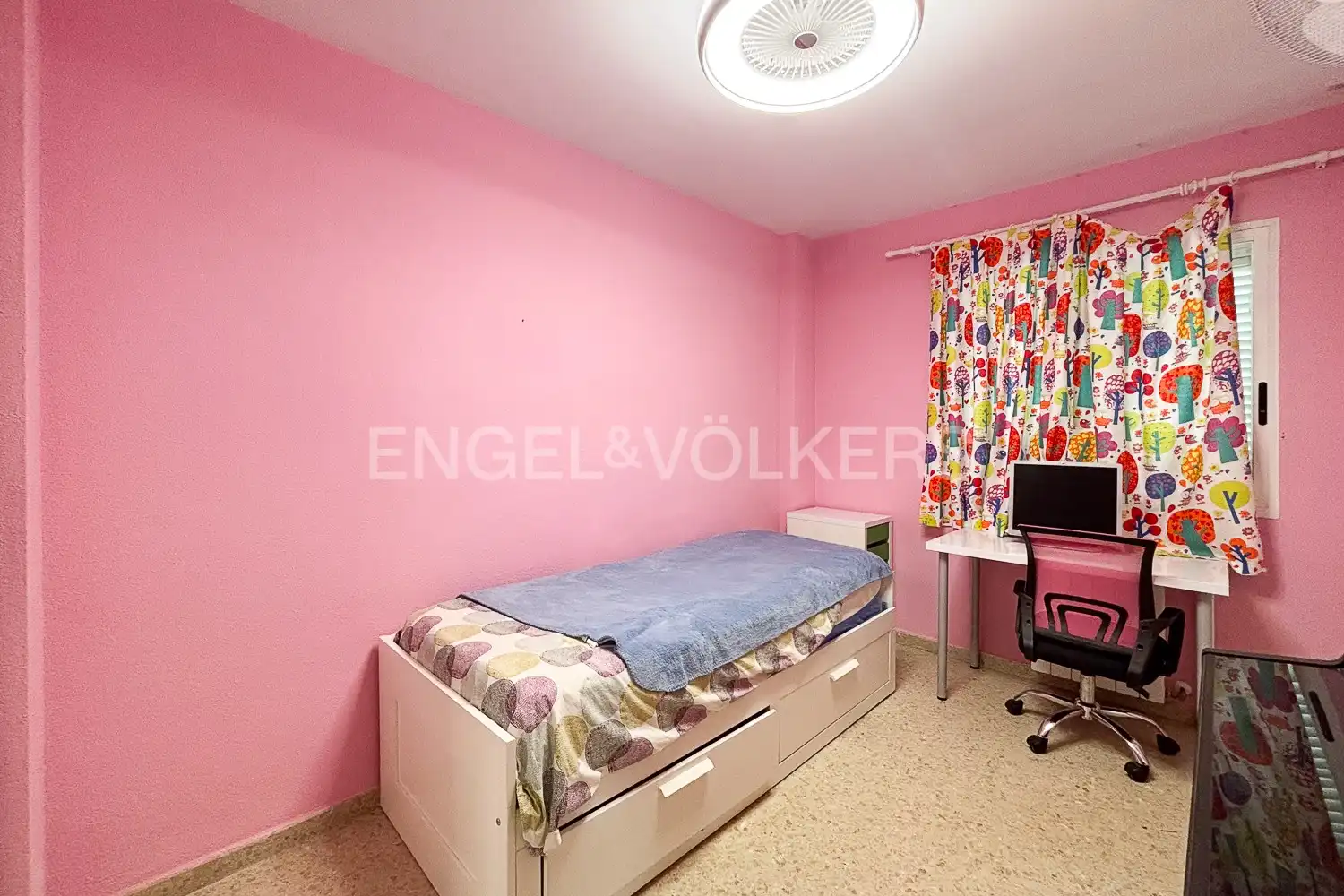Detached homes for rent in La Pobla de Vallbona  with Air Conditioner, Heating and Private garden
