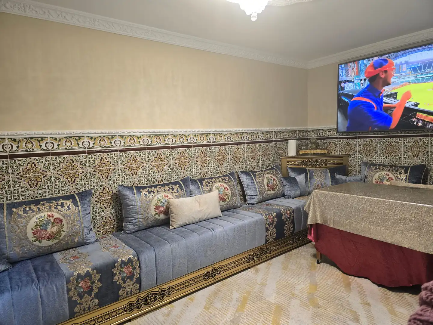 Living room of Houses for sale in Zaragoza  with Terrace, Furnished and Oven