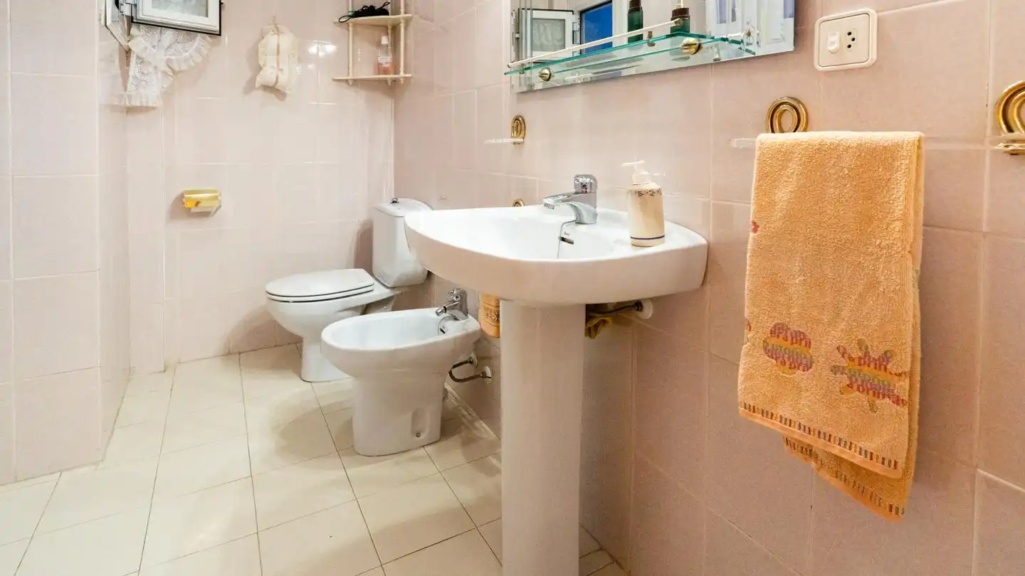 Baño de Casa adosada en venta en Santa Pola con Terraza, Piscina y Amueblado
