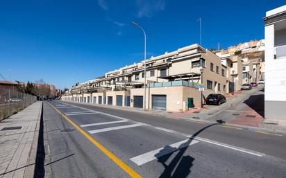 Vista exterior de Casa o xalet en venda en  Granada Capital amb Aire condicionat, Calefacció i Terrassa