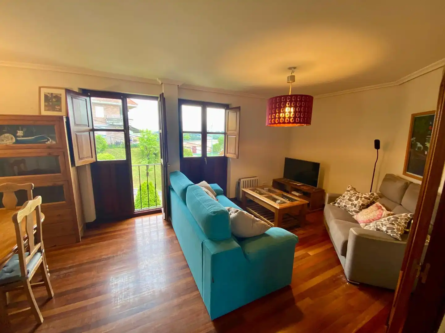 Living room of Flat for sale in San Vicente de la Barquera  with Heating, Parquet flooring and Furnished