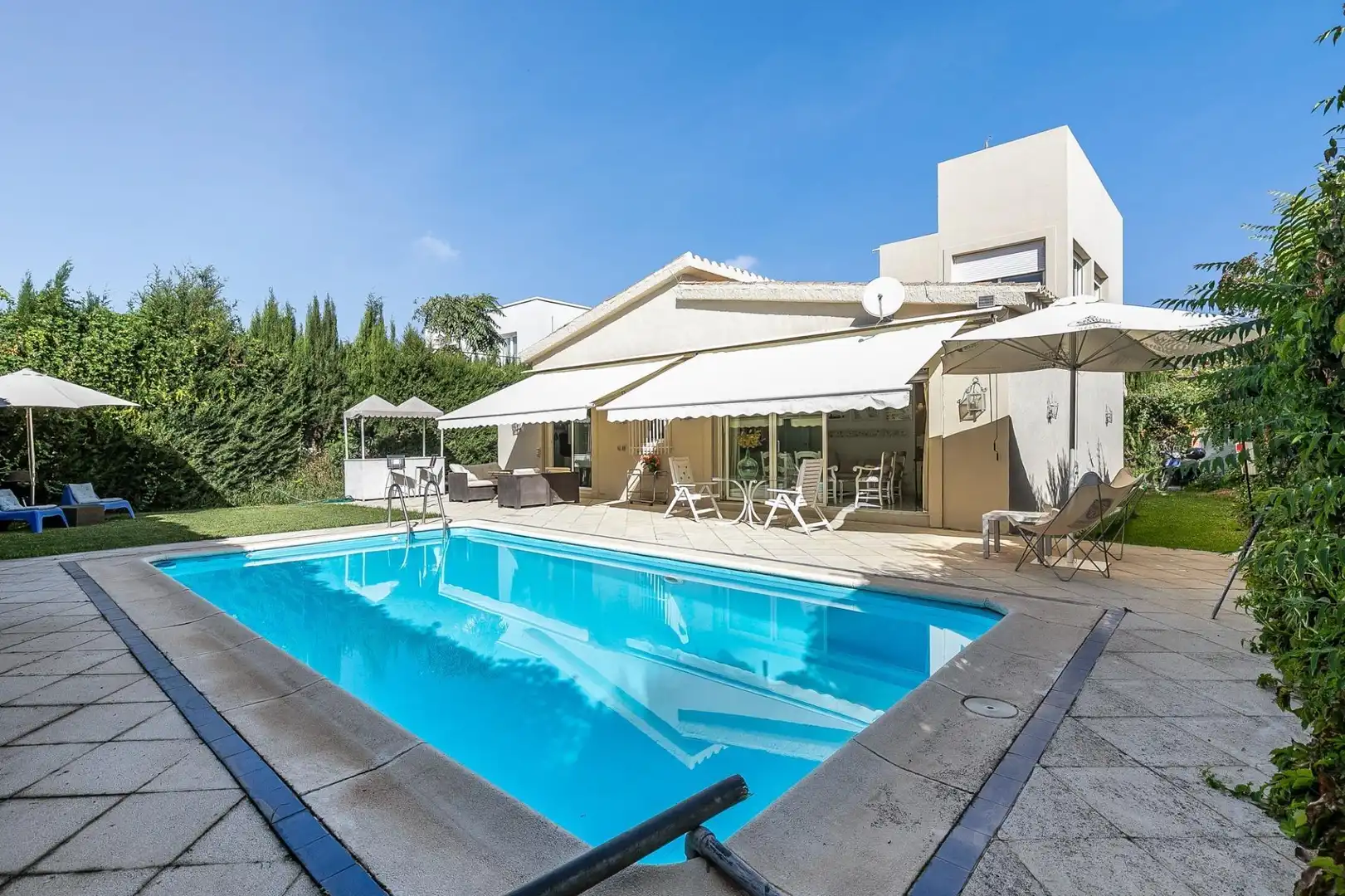 Swimming pool of Houses for sale in Churriana de la Vega  with Private garden, Terrace and Swimming Pool