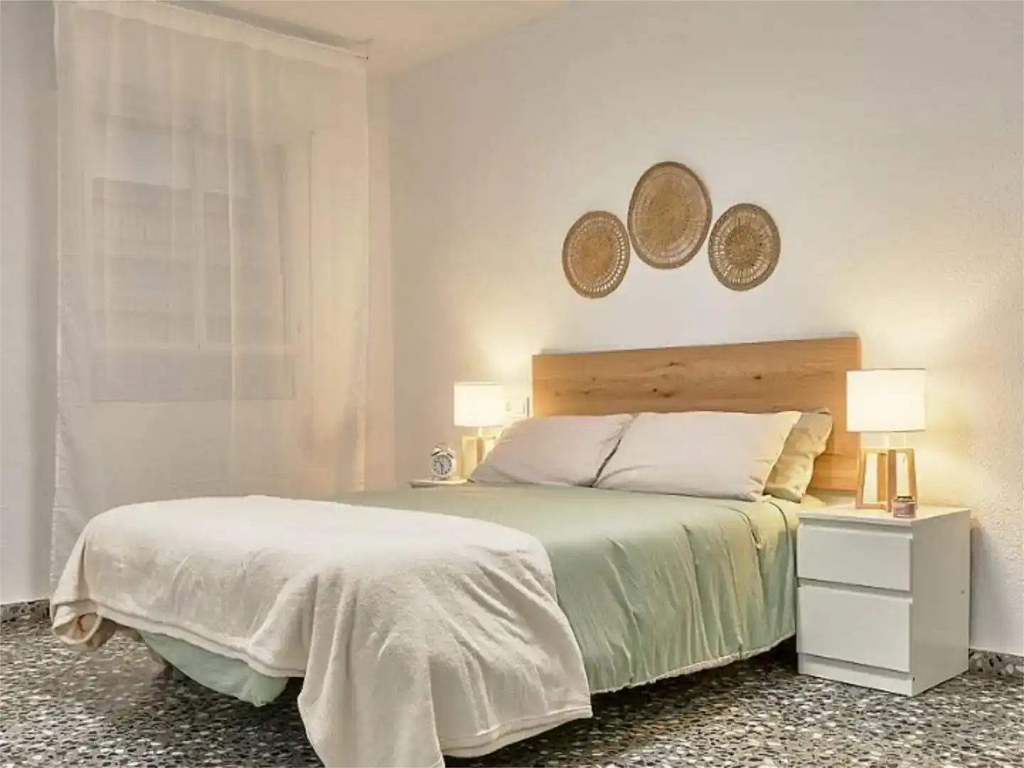 Bedroom of Flat for share in Casco Urbano