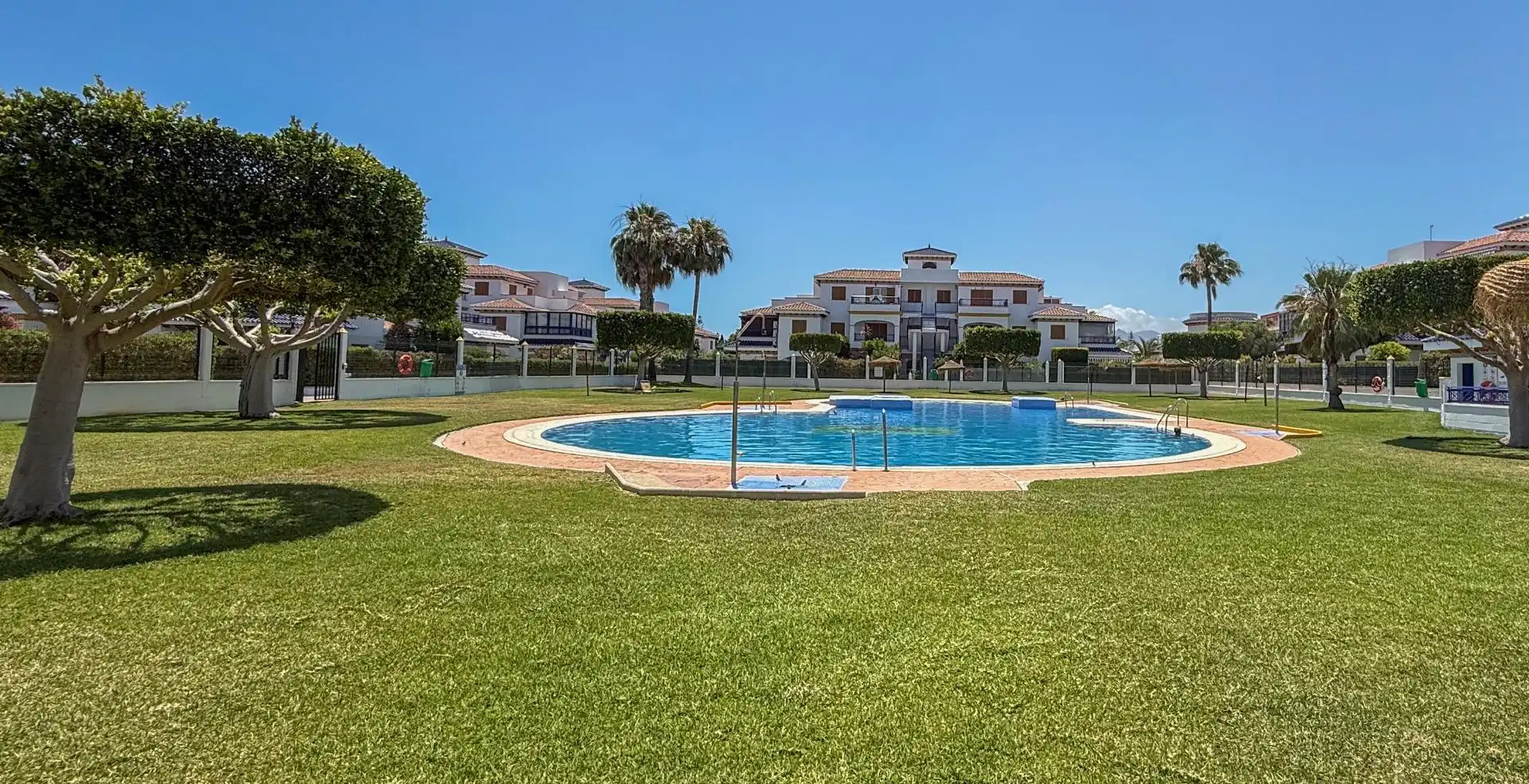 Piscina de Planta baixa en venda en Vera amb Moblat i Piscina comunitària