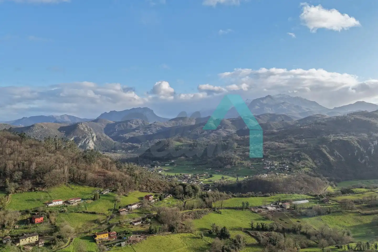 Casa o xalet en venda en Oviedo  amb Calefacció, Jardí privat i Terrassa