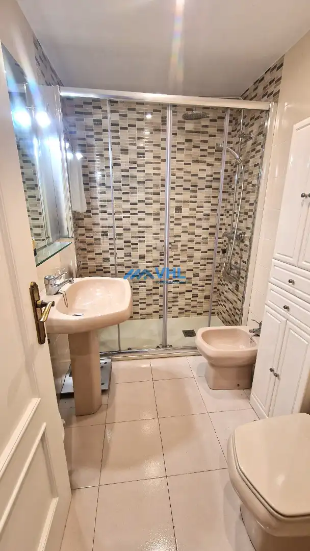 Baño de Piso de alquiler en Castro-Urdiales con Calefacción, Terraza y Amueblado