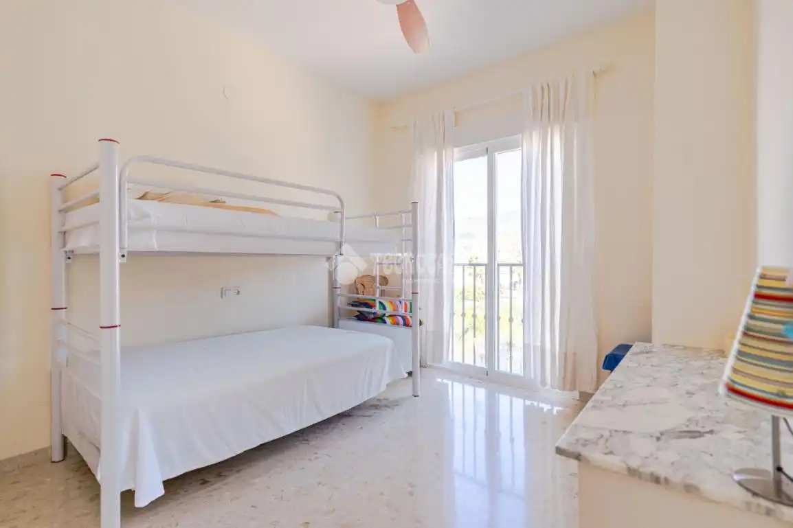 Dormitori de Pis en venda en Motril amb Aire condicionat i Terrassa