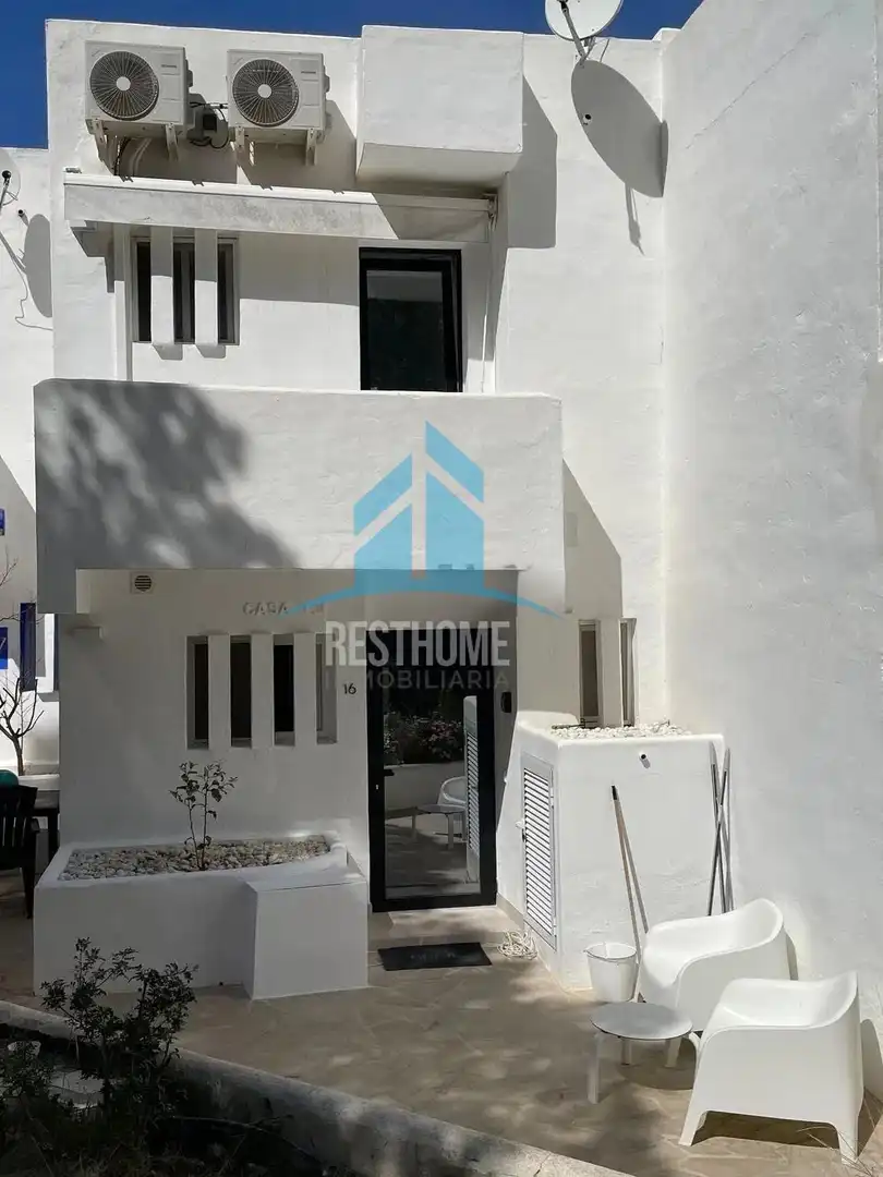 Vista exterior de Casa adosada en venda en Eivissa amb Aire condicionat, Jardí privat i Terrassa