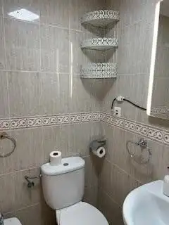 Bany de Pis de lloguer en Torrevieja amb Piscina comunitària