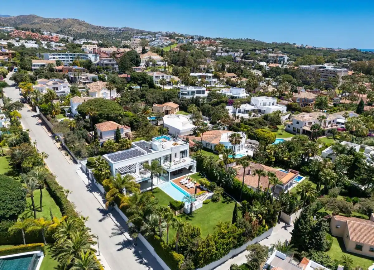 Vista exterior de Casa o chalet en venta en Marbella con Aire acondicionado, Jardín privado y Terraza