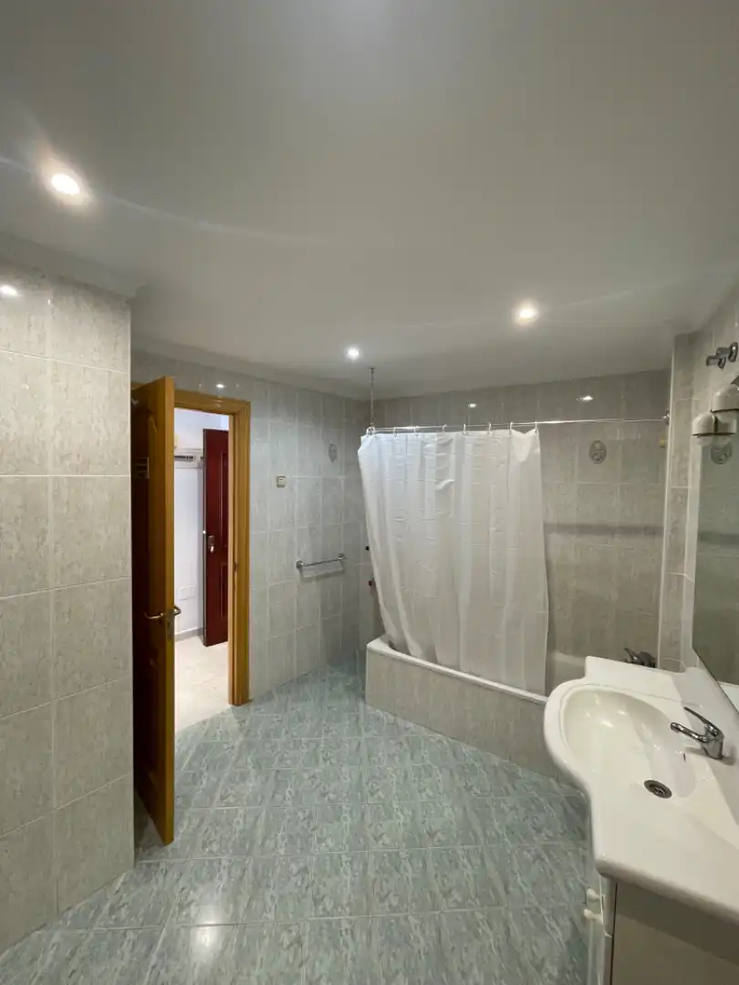 Bany de Pis en venda en Mijas amb Aire condicionat, Piscina i Moblat