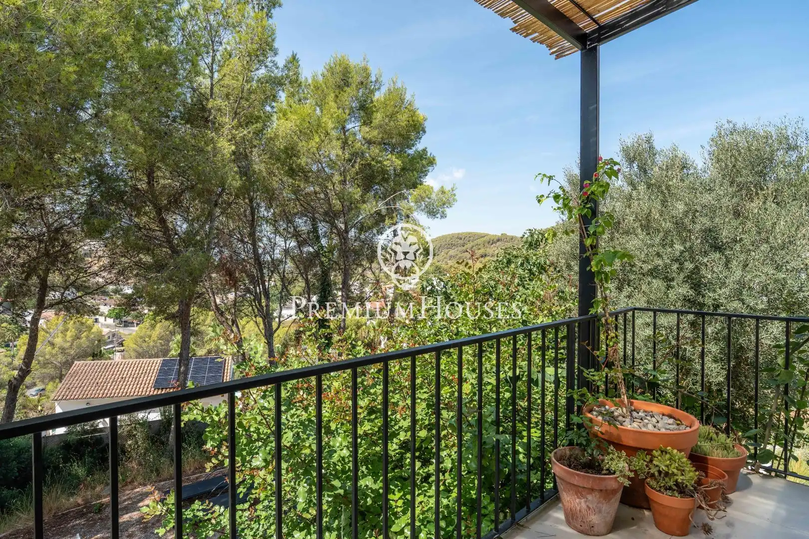 Vista exterior de Casa o xalet en venda en Sant Pere de Ribes amb Aire condicionat, Calefacció i Jardí privat