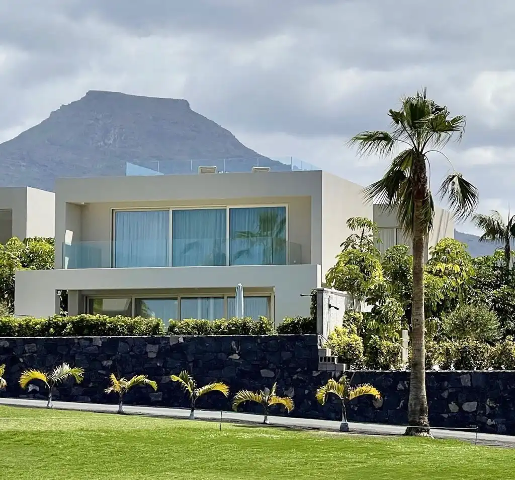 Vista exterior de Casa o chalet en venta en Adeje con Aire acondicionado, Jardín privado y Terraza