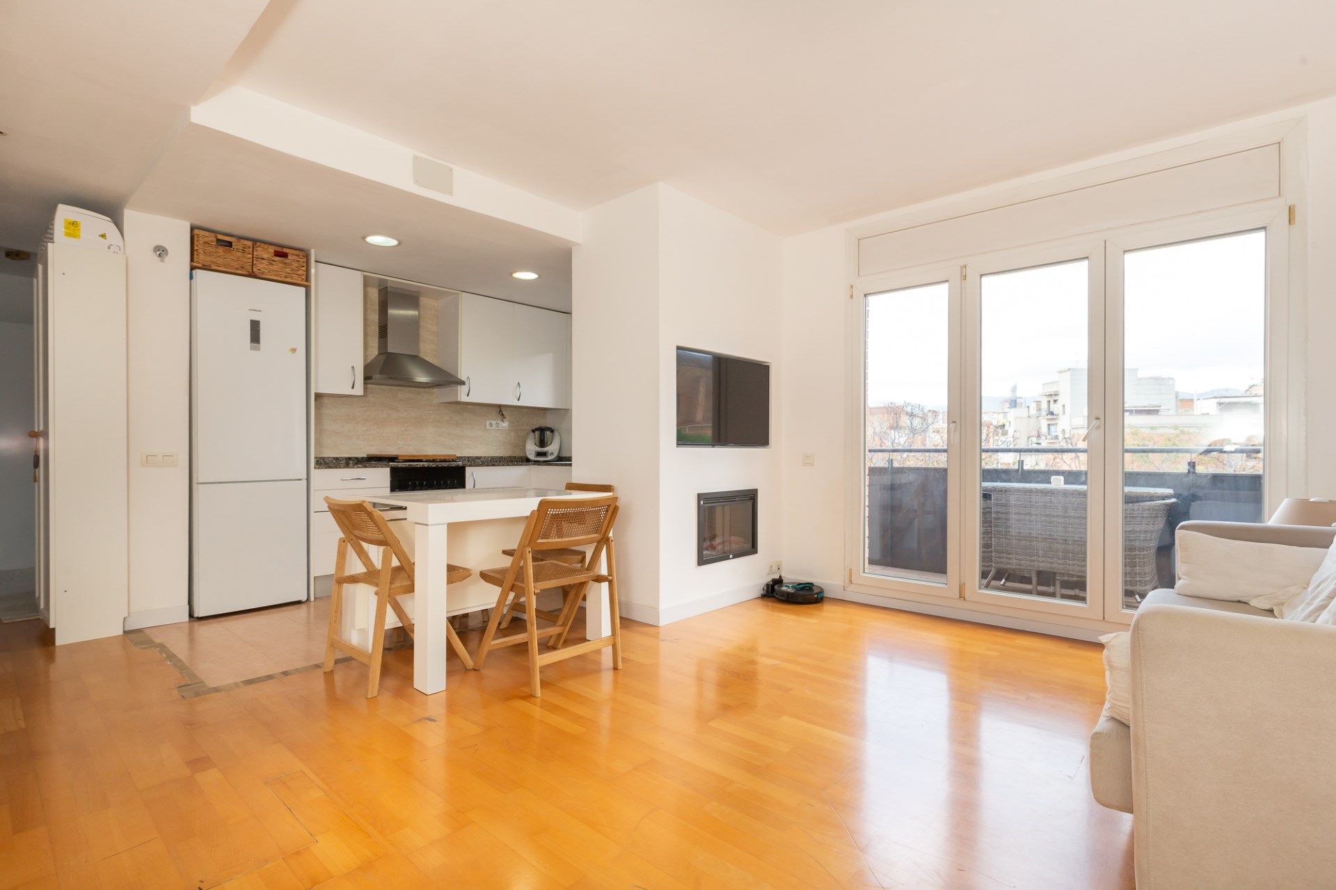 Exterior view of Attic for sale in  Barcelona Capital  with Air Conditioner, Heating and Terrace