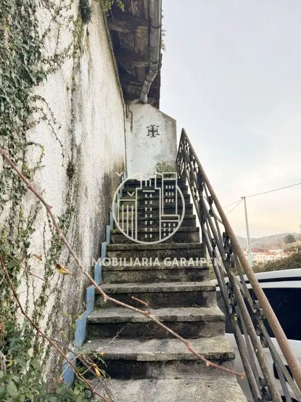 Vista exterior de Finca rústica en venda en Berastegi amb Balcó