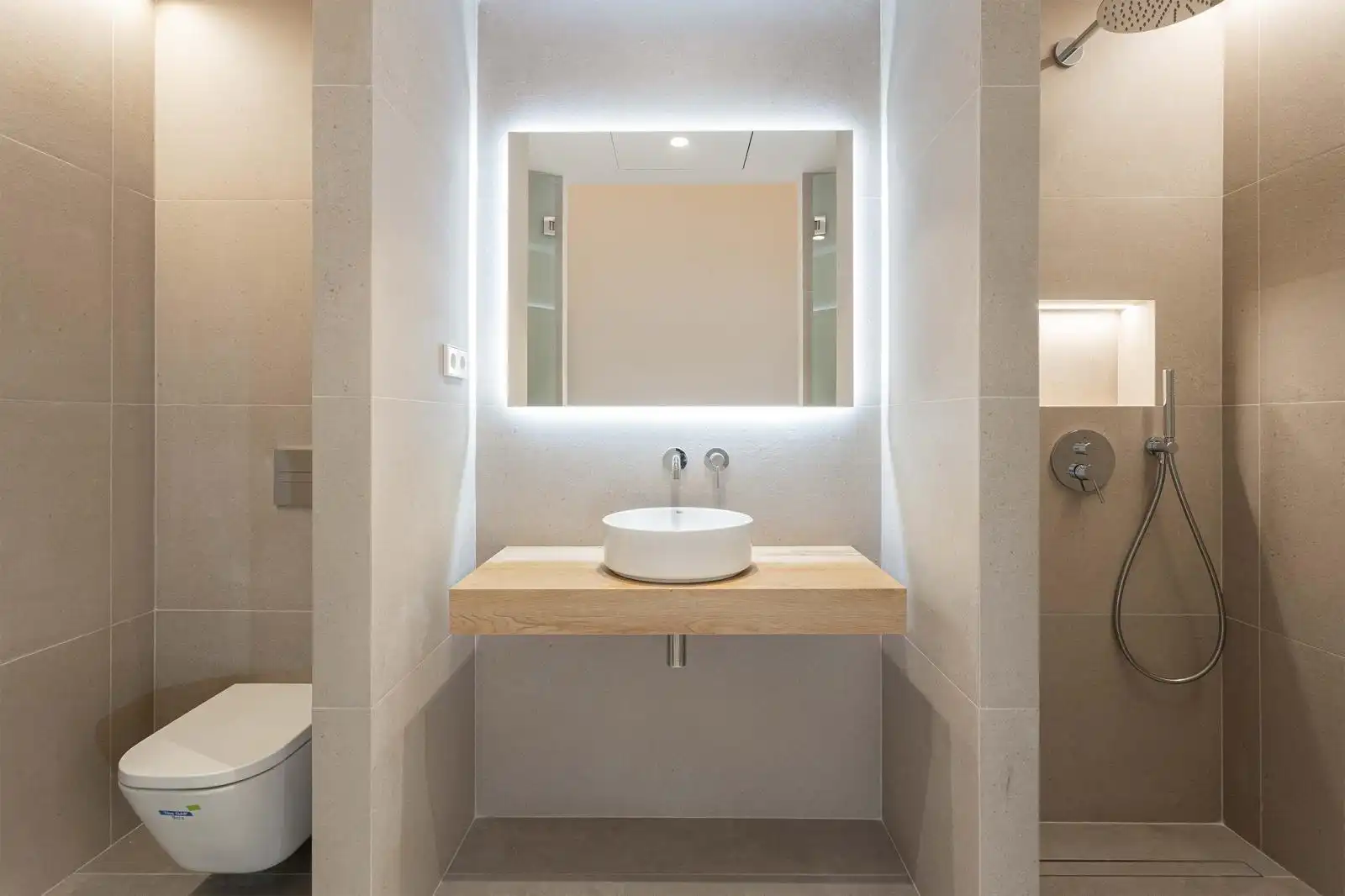 Baño de Planta baja en venta en Barcelona con Aire acondicionado, Terraza y Alarma