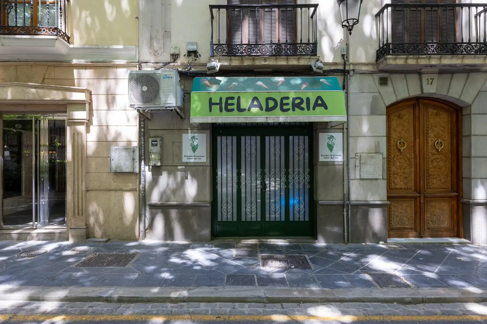 Business premises for transfer in Calle CARRERA DE LA VIRGEN 17, imagen 3
