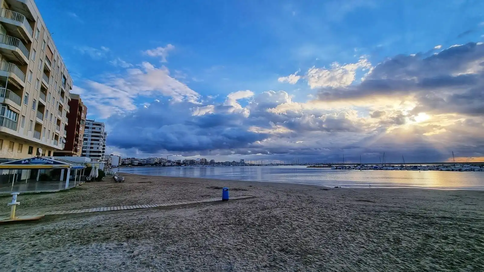 Vista exterior de Apartamento en venta en Torrevieja con Aire acondicionado, Terraza y Trastero